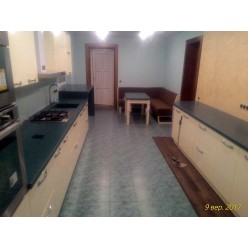 Столешница из акрилового камня с мойкой и барной стойкой